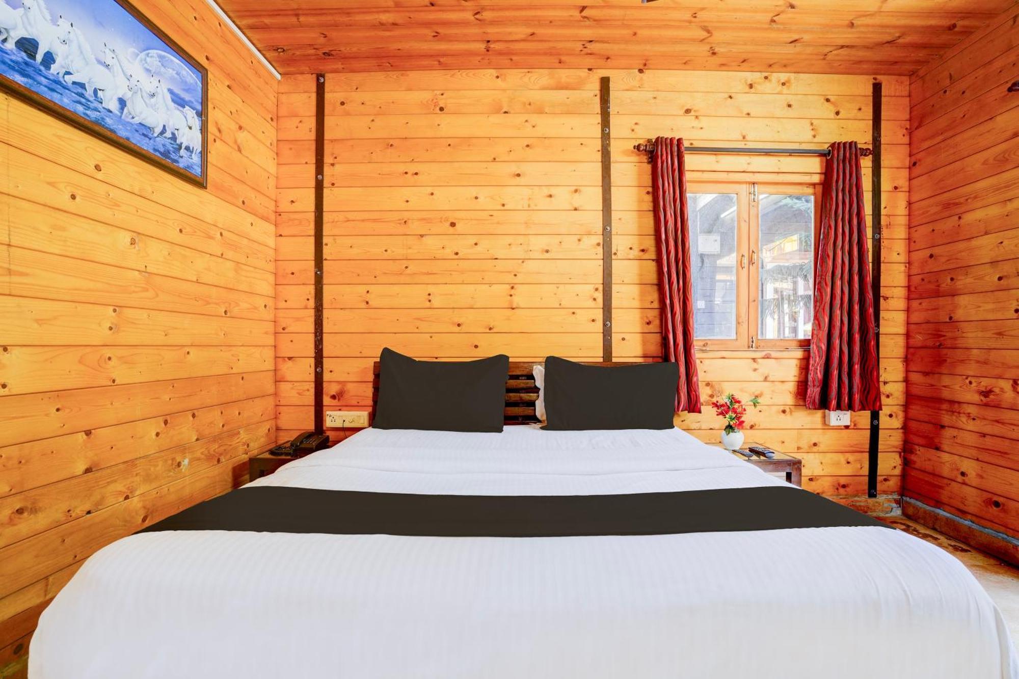 Super Townhouse Morjim Otel Dış mekan fotoğraf