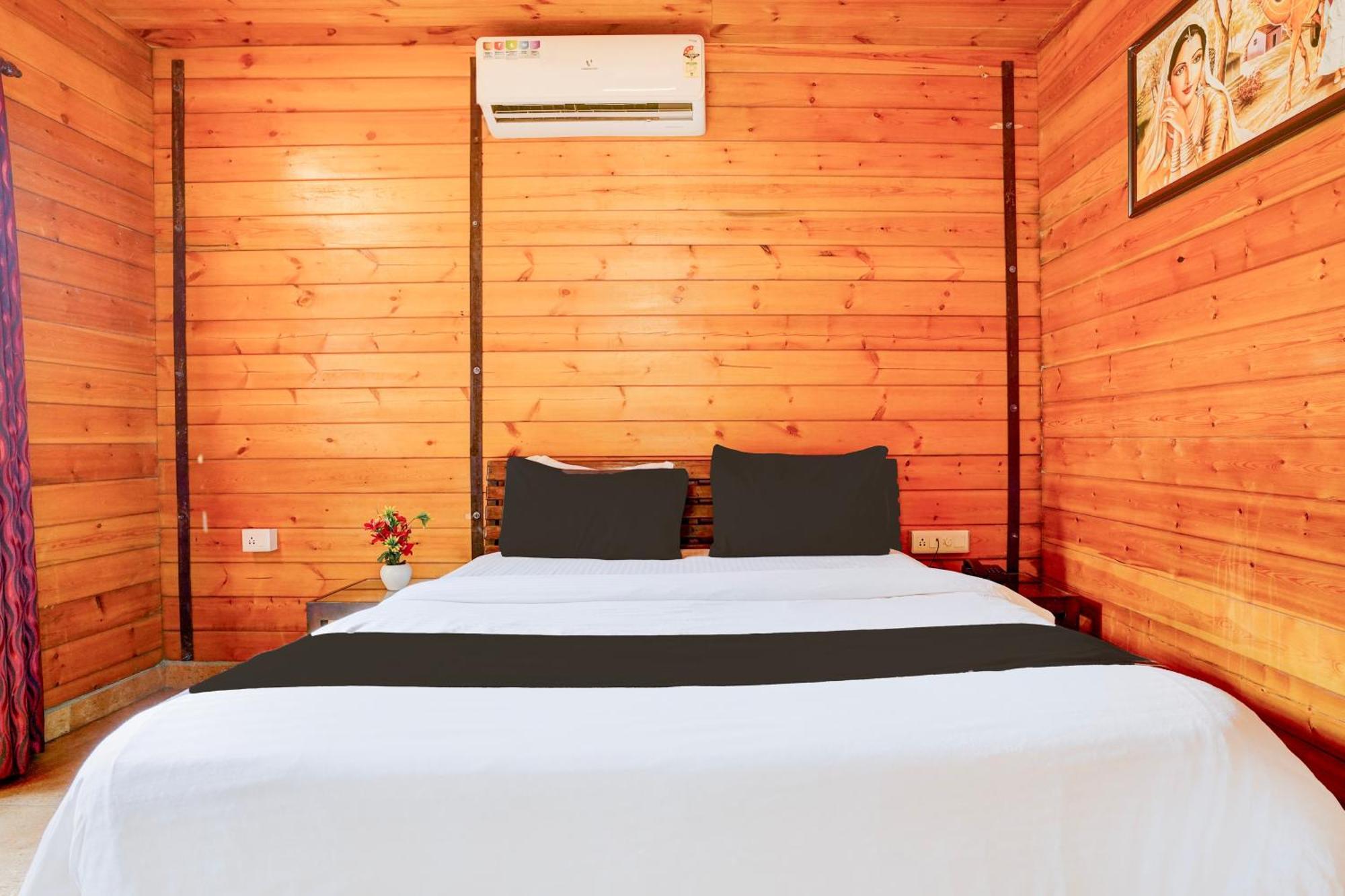 Super Townhouse Morjim Otel Dış mekan fotoğraf