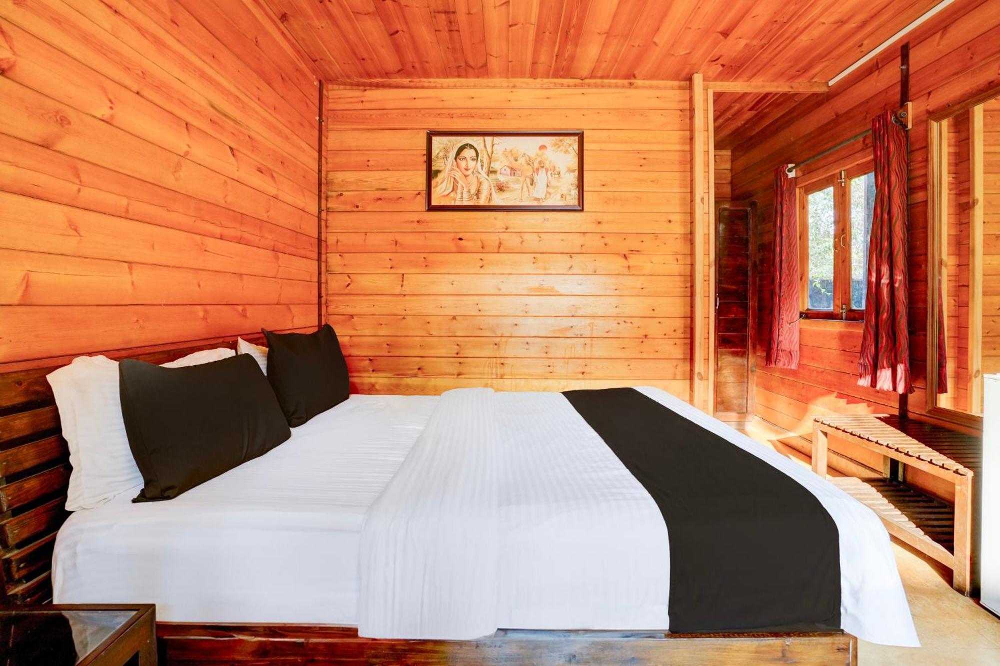 Super Townhouse Morjim Otel Dış mekan fotoğraf