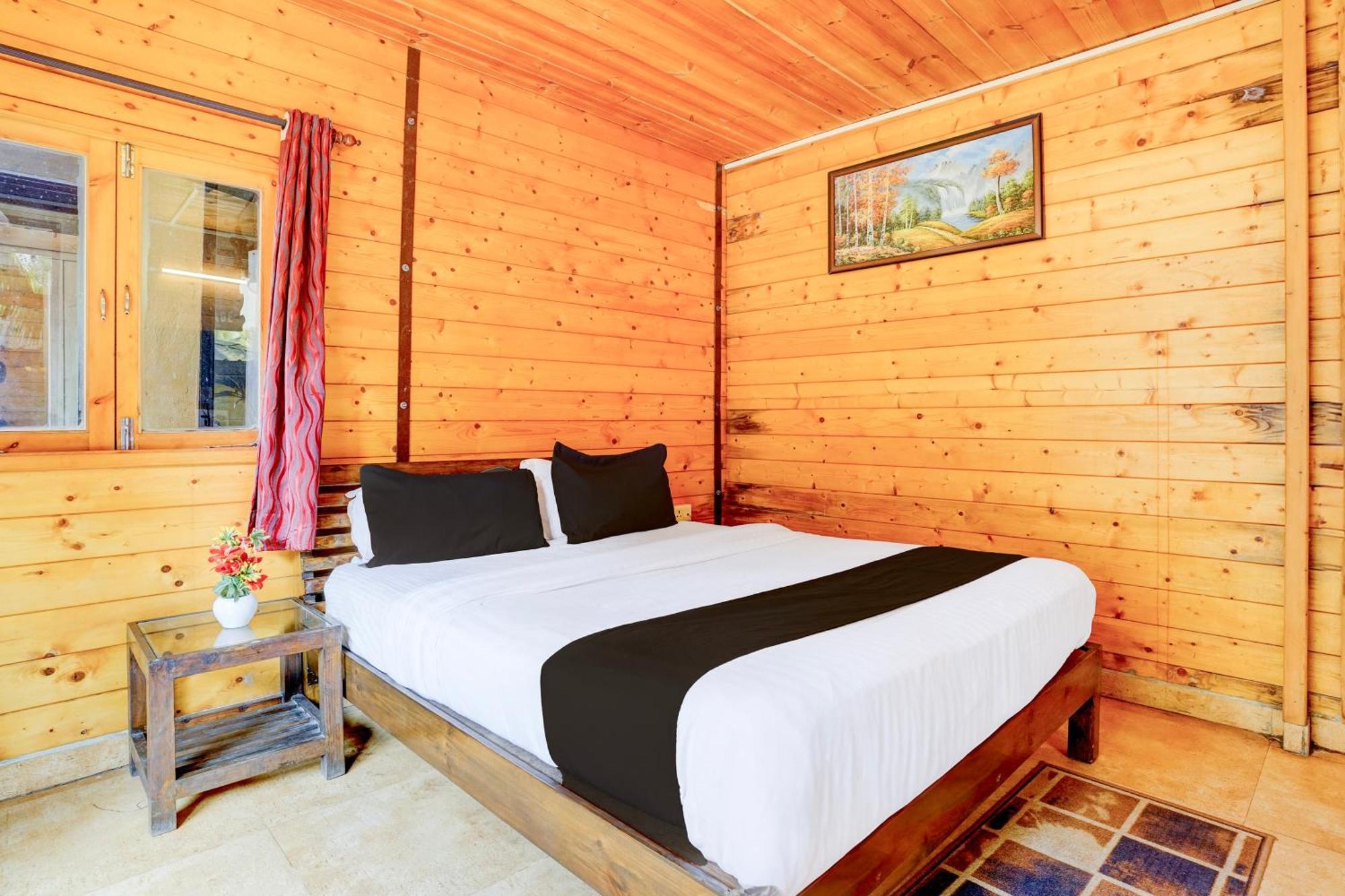 Super Townhouse Morjim Otel Dış mekan fotoğraf