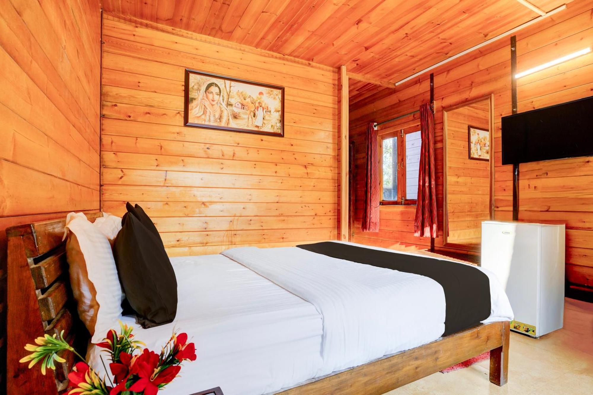 Super Townhouse Morjim Otel Dış mekan fotoğraf