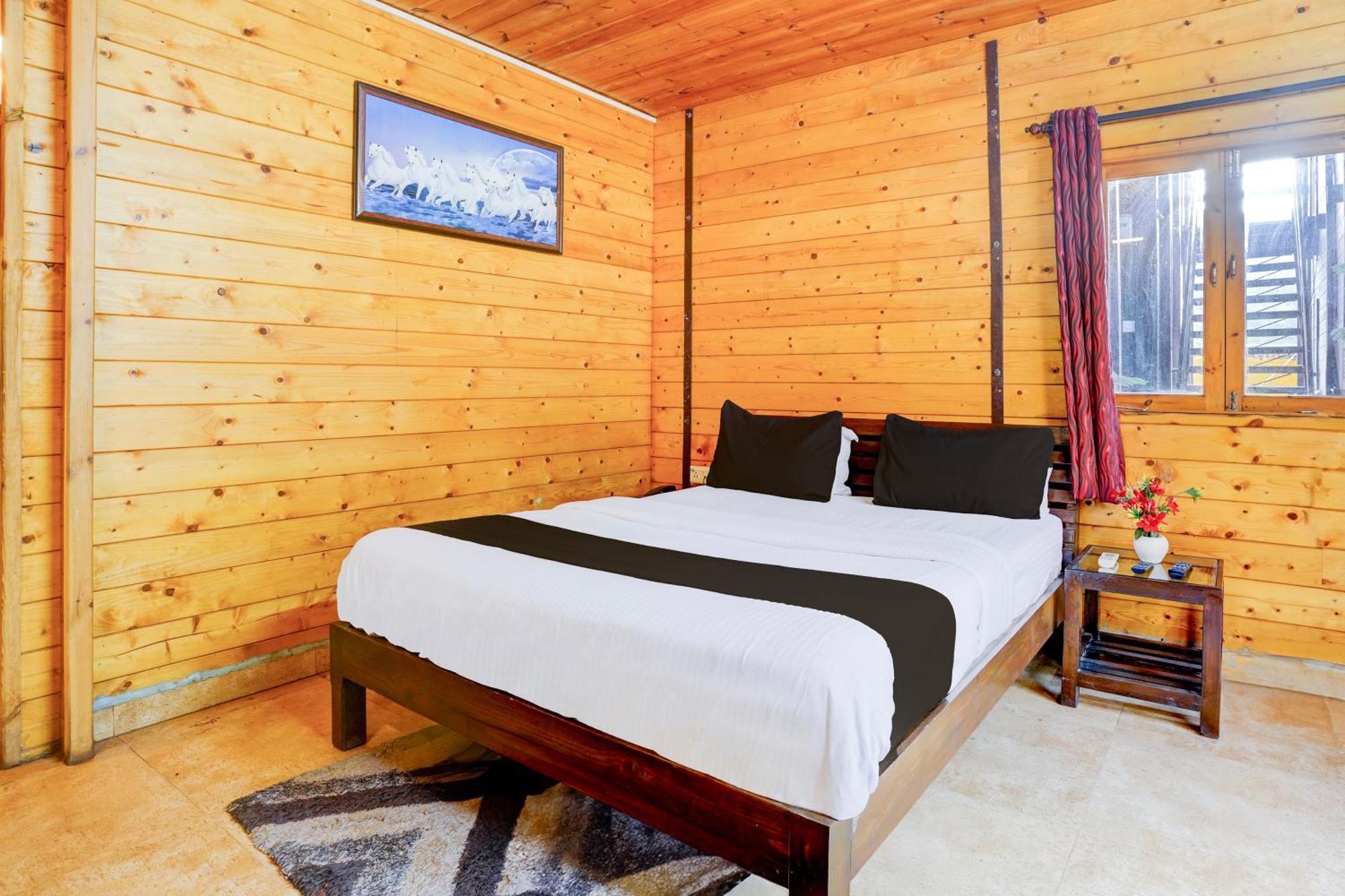 Super Townhouse Morjim Otel Dış mekan fotoğraf