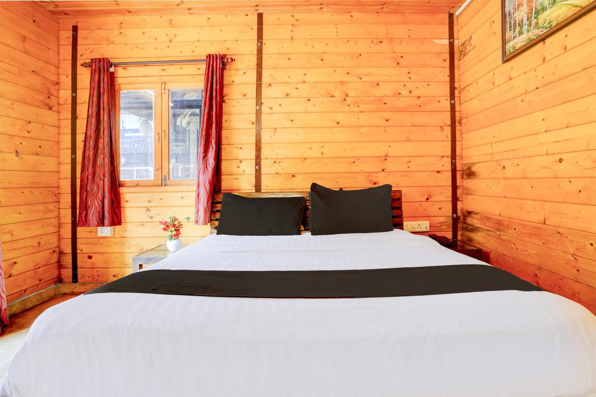 Super Townhouse Morjim Otel Dış mekan fotoğraf