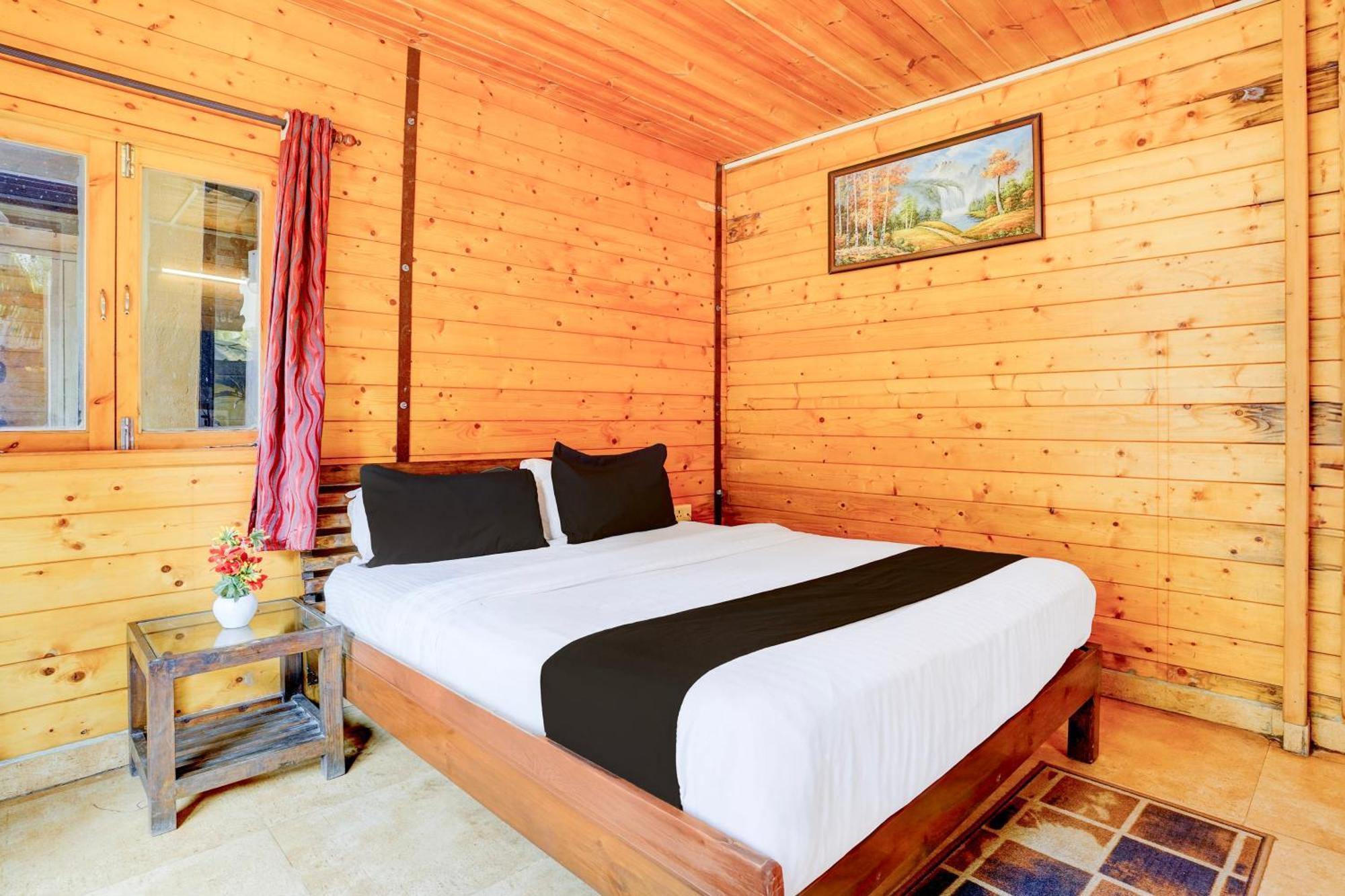 Super Townhouse Morjim Otel Dış mekan fotoğraf