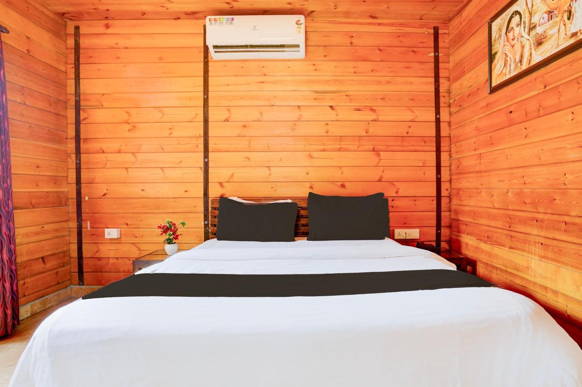 Super Townhouse Morjim Otel Dış mekan fotoğraf