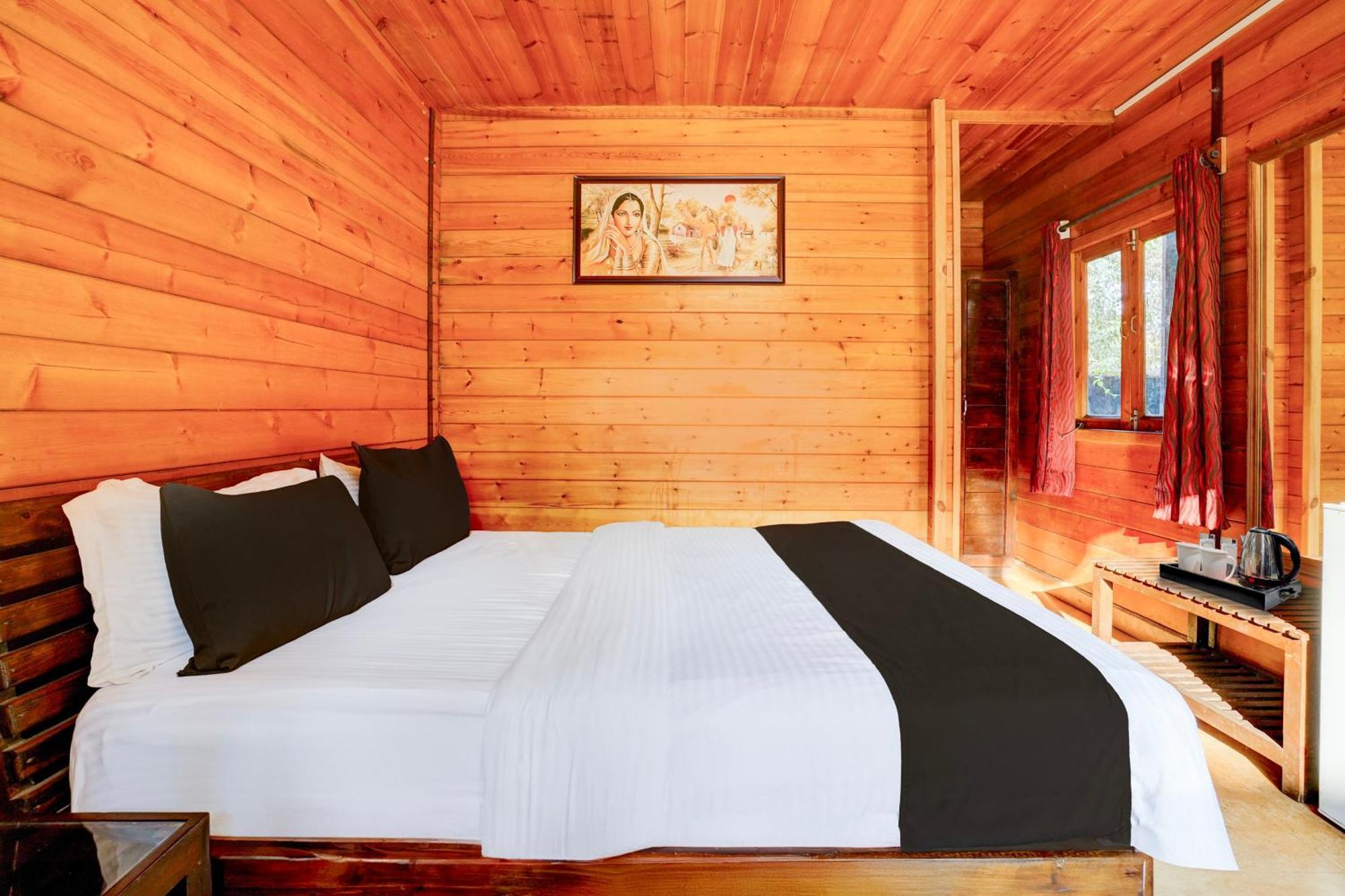 Super Townhouse Morjim Otel Dış mekan fotoğraf