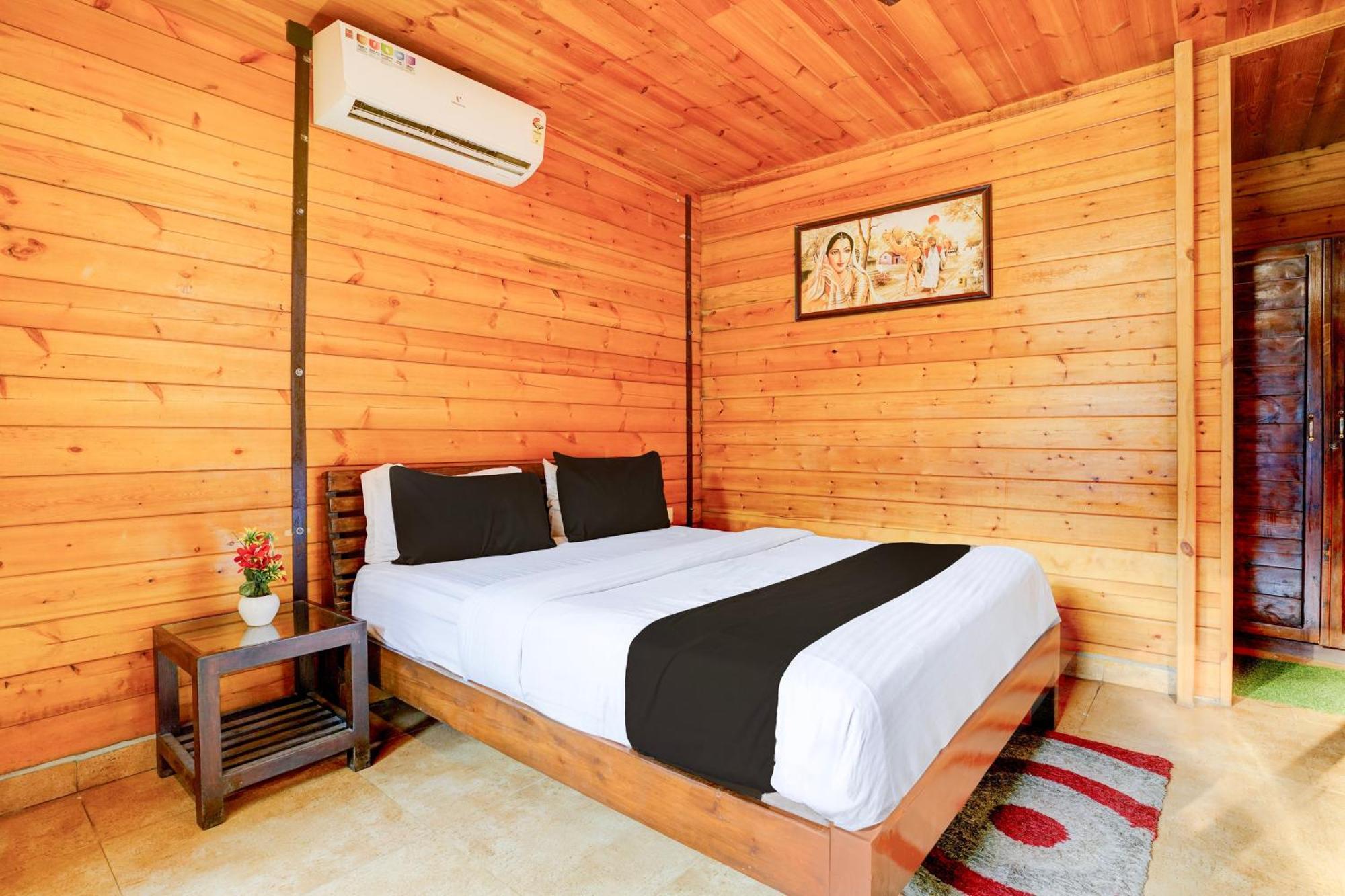Super Townhouse Morjim Otel Dış mekan fotoğraf