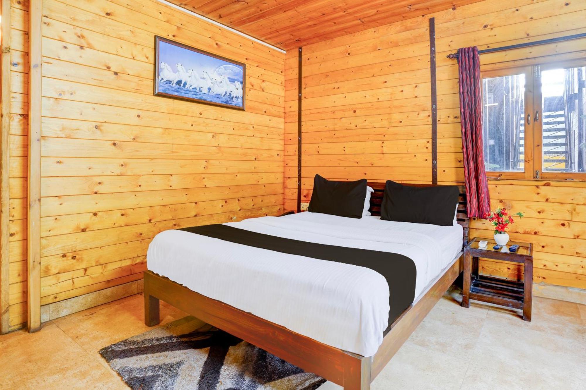 Super Townhouse Morjim Otel Dış mekan fotoğraf